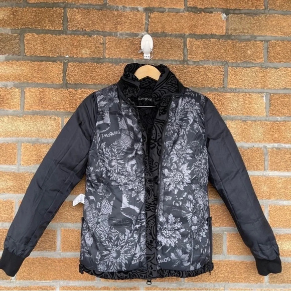 Desigual Medianoche Flocked Velvet NWT,
Puffer Jacket size small - Picture 8 of 16